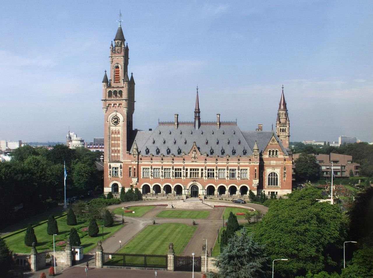 International Court of Justice; originally uploaded by Yeu Ninje at en.wikipedia./Wikimedia Commons